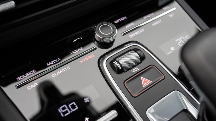 Детали интерьера Porsche Cayenne E-Hybrid (PO536) 2018 года  (WW) (фото 62 из 85)